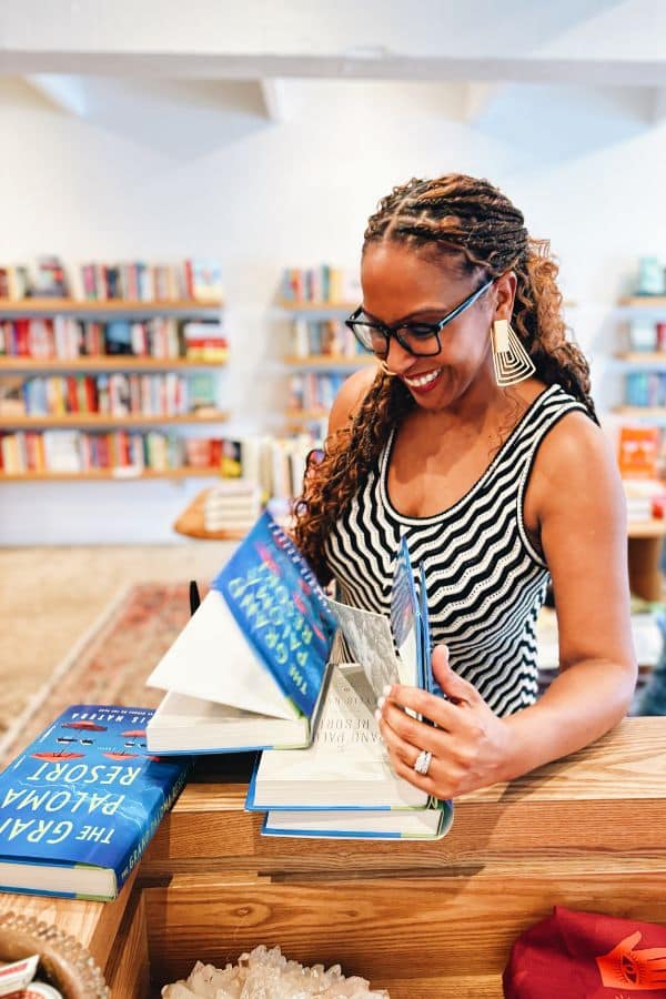 Cleyvis Natera signing books